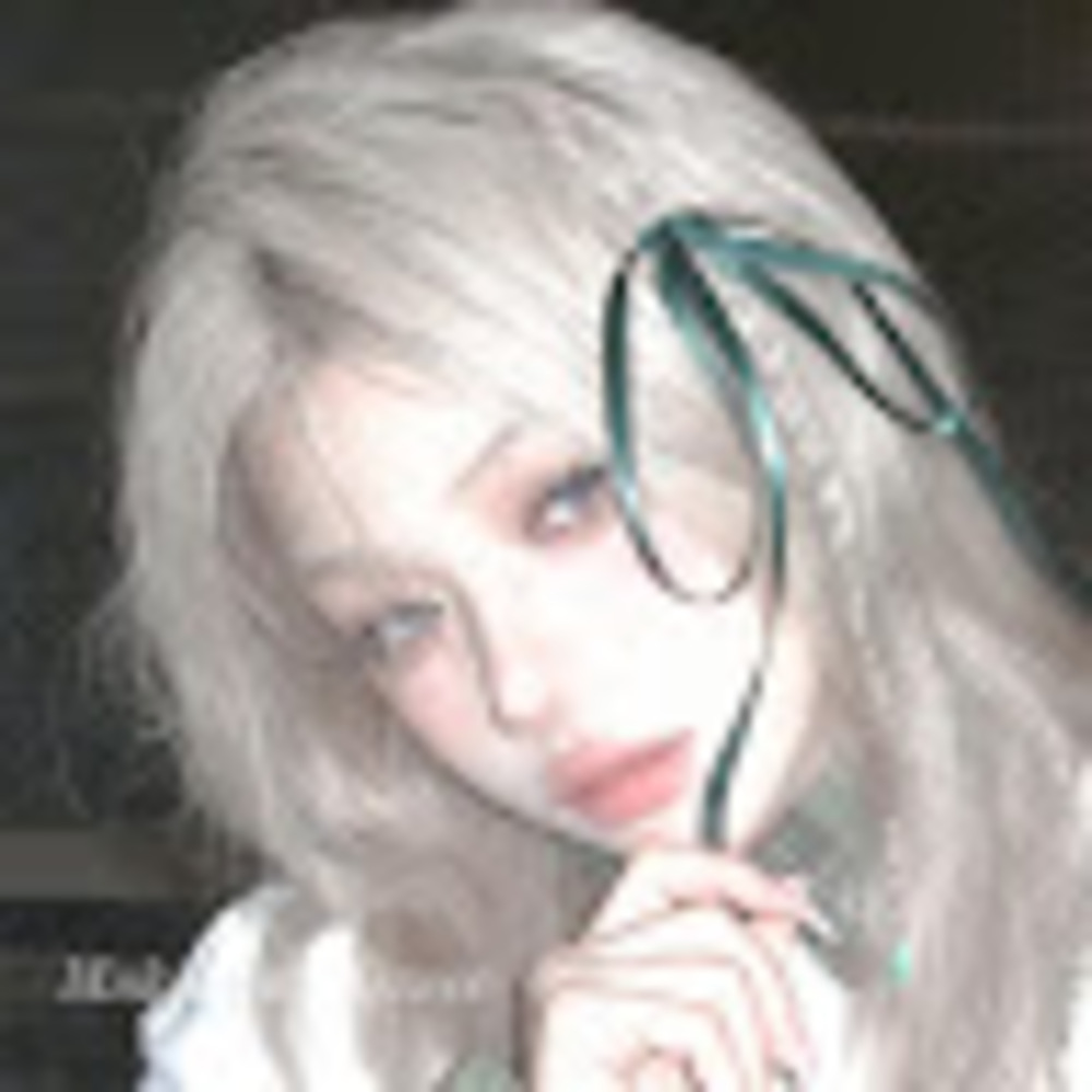 Meet your Posher, Chloe